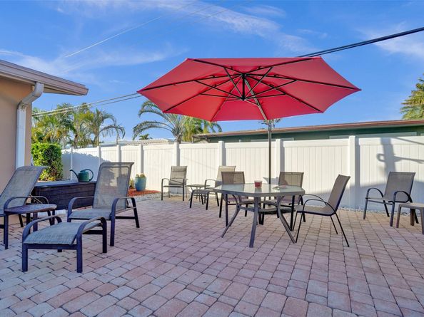 2585 SE 3rd St, Pompano Beach FL 33062
