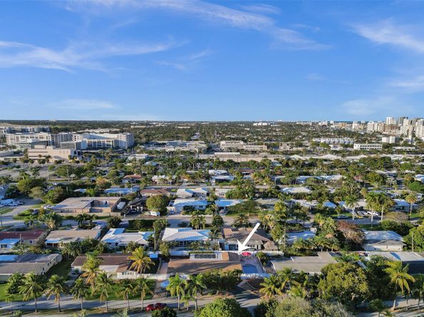 2585 SE 3rd St, Pompano Beach FL 33062