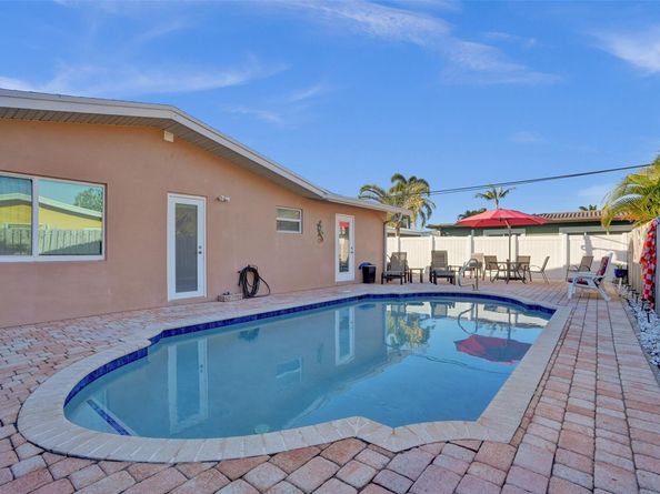 2585 SE 3rd St, Pompano Beach FL 33062