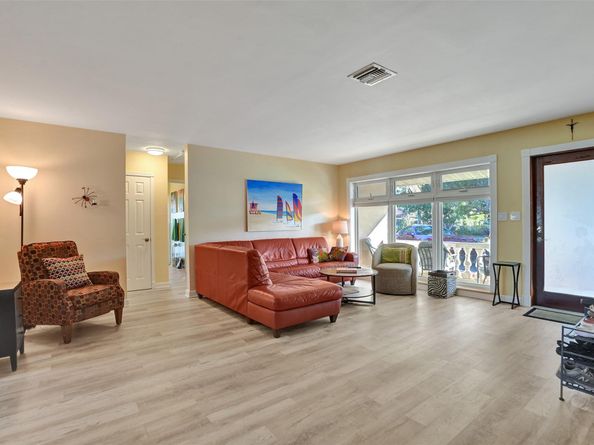 2585 SE 3rd St, Pompano Beach FL 33062