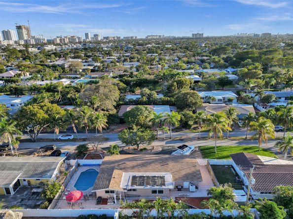2585 SE 3rd St, Pompano Beach FL 33062