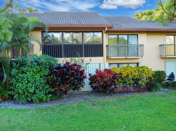 5334 Fountains Dr 221, Lake Worth FL 33467