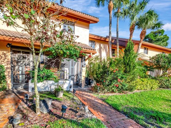 5334 Fountains Dr 221, Lake Worth FL 33467