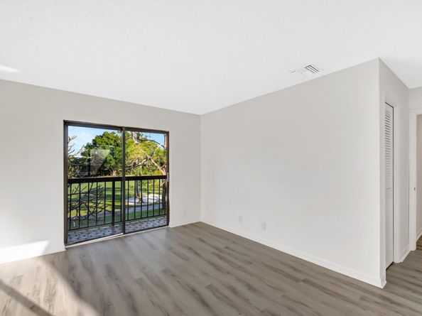 5334 Fountains Dr 221, Lake Worth FL 33467