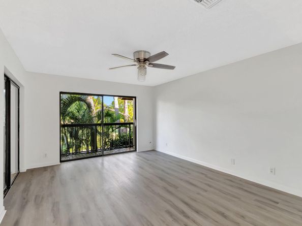 5334 Fountains Dr 221, Lake Worth FL 33467