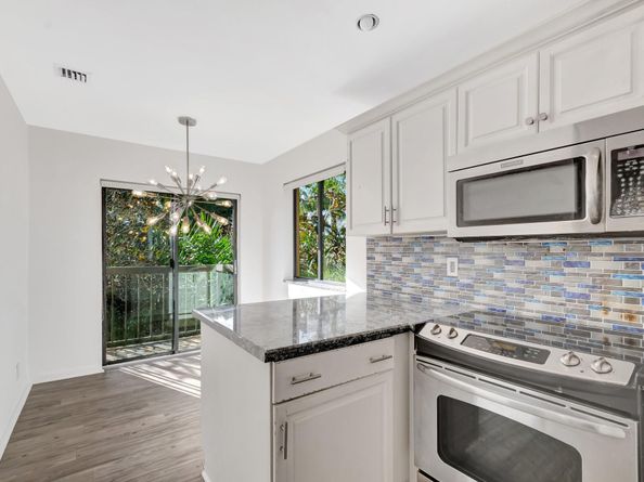 5334 Fountains Dr 221, Lake Worth FL 33467