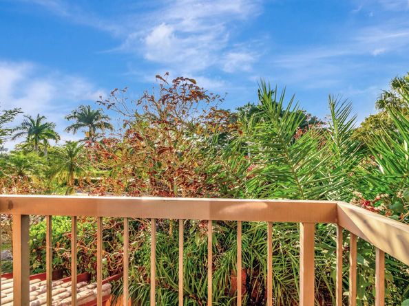 5334 Fountains Dr 221, Lake Worth FL 33467