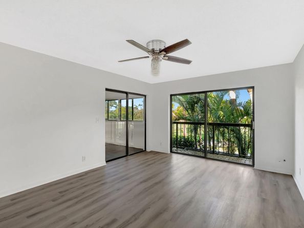 5334 Fountains Dr 221, Lake Worth FL 33467