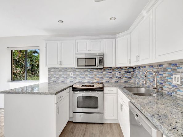 5334 Fountains Dr 221, Lake Worth FL 33467