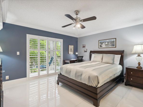 111 S Hollybrook Dr 44307, Pembroke Pines FL 33025