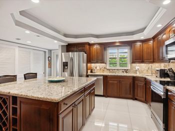 111 S Hollybrook Dr