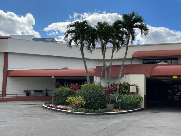 111 S Hollybrook Dr 44307, Pembroke Pines FL 33025