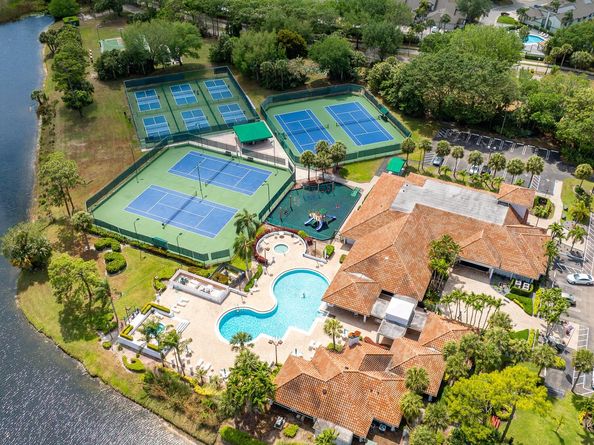 900 Crosswinds Dr D2, Greenacres FL 33413