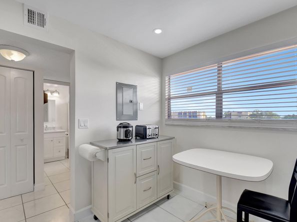 3661 Via Poinciana 510, Lake Worth FL 33467