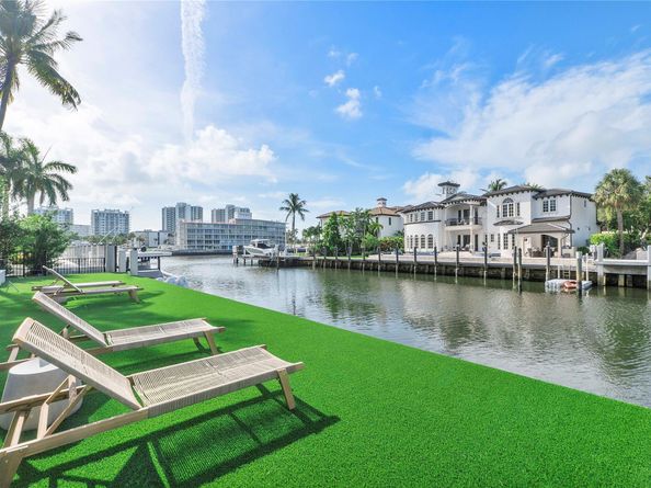 2880 NE 28th St, Fort Lauderdale FL 33306