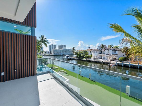 2880 NE 28th St, Fort Lauderdale FL 33306
