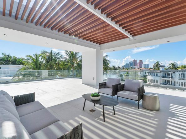 2880 NE 28th St, Fort Lauderdale FL 33306