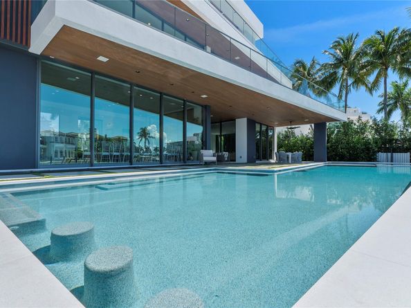 2880 NE 28th St, Fort Lauderdale FL 33306