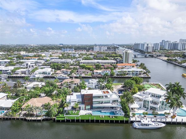 2880 NE 28th St, Fort Lauderdale FL 33306