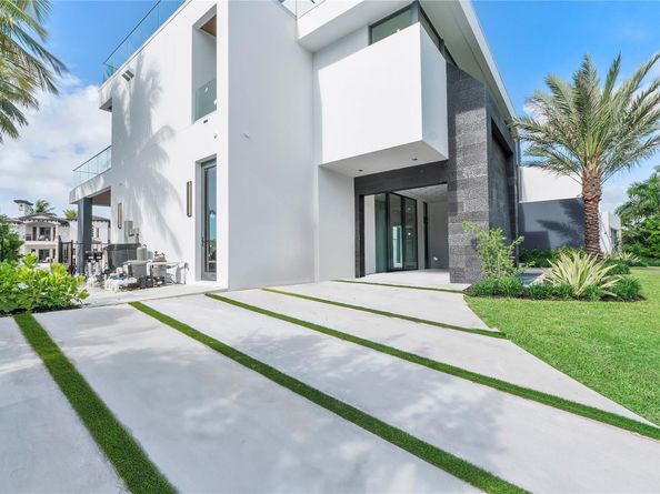 2880 NE 28th St, Fort Lauderdale FL 33306