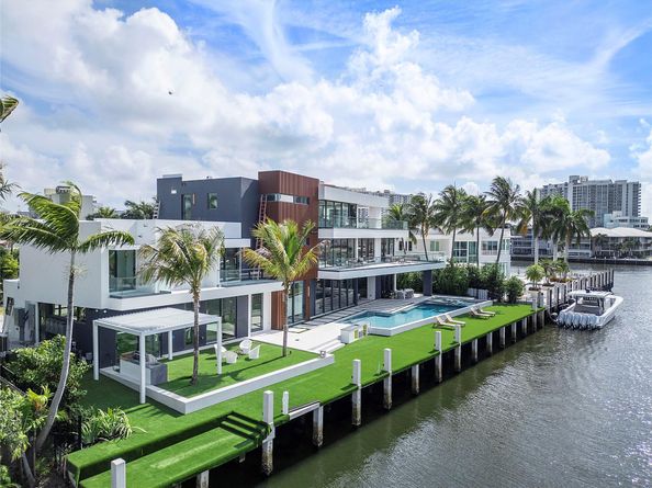 2880 NE 28th St, Fort Lauderdale FL 33306