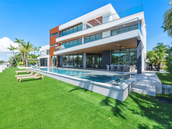 2880 NE 28th St, Fort Lauderdale FL 33306