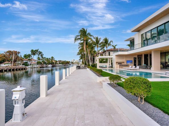 2560 Del Lago Dr, Fort Lauderdale FL 33316