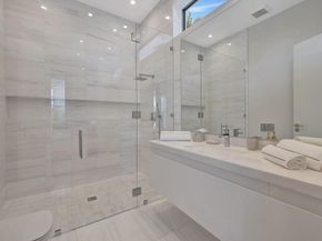 2560 Del Lago Dr, Fort Lauderdale FL 33316