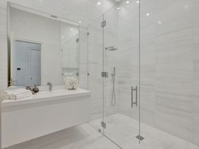 2560 Del Lago Dr, Fort Lauderdale FL 33316