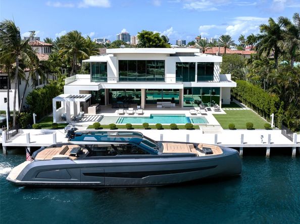 2560 Del Lago Dr, Fort Lauderdale FL 33316