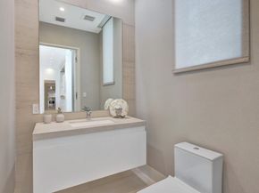2560 Del Lago Dr, Fort Lauderdale FL 33316