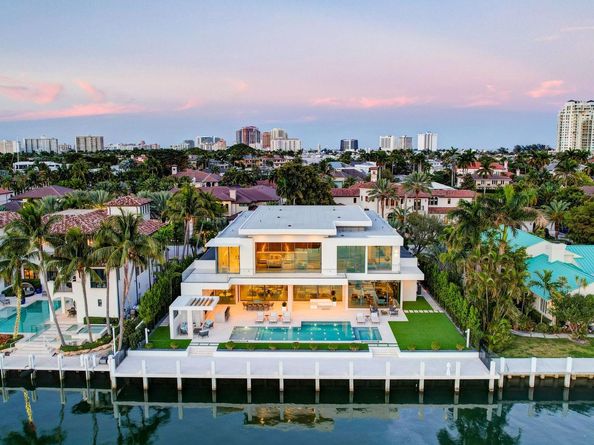 2560 Del Lago Dr, Fort Lauderdale FL 33316