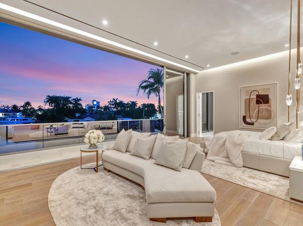 2560 Del Lago Dr, Fort Lauderdale FL 33316