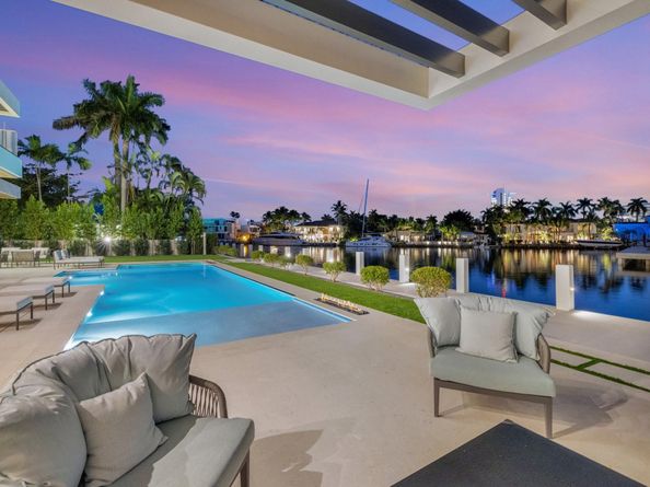 2560 Del Lago Dr, Fort Lauderdale FL 33316