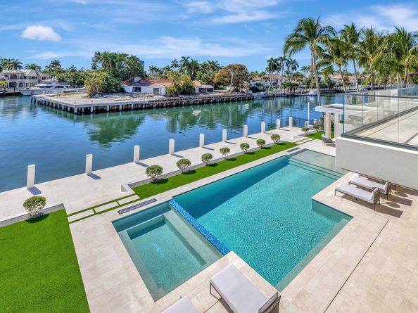 2560 Del Lago Dr, Fort Lauderdale FL 33316