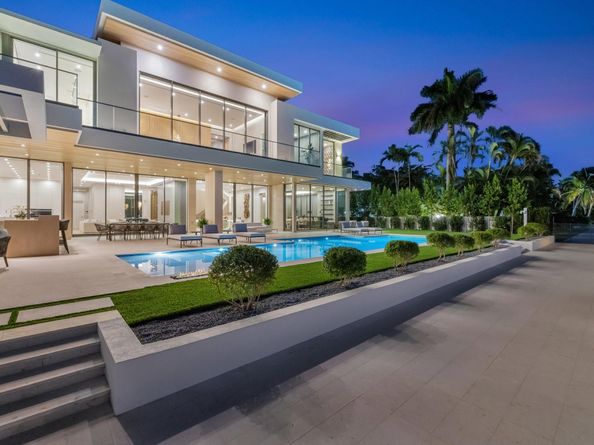 2560 Del Lago Dr, Fort Lauderdale FL 33316