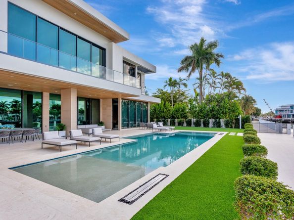 2560 Del Lago Dr, Fort Lauderdale FL 33316
