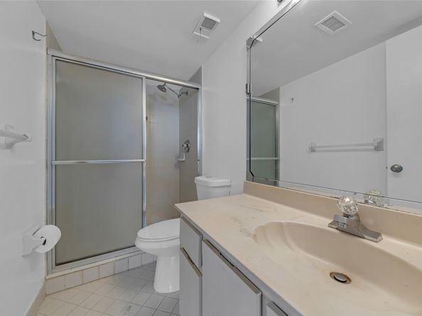 114 Lake Emerald Dr 107, Oakland Park FL 33309