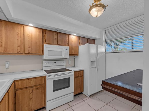 114 Lake Emerald Dr 107, Oakland Park FL 33309