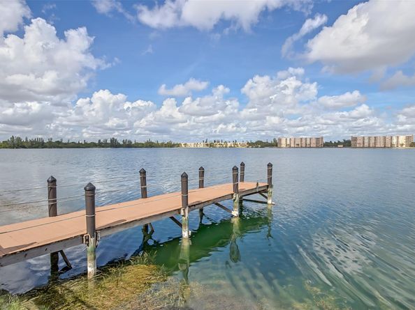 114 Lake Emerald Dr 107, Oakland Park FL 33309