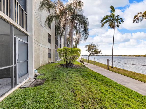 114 Lake Emerald Dr 107, Oakland Park FL 33309