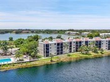 114 Lake Emerald Dr