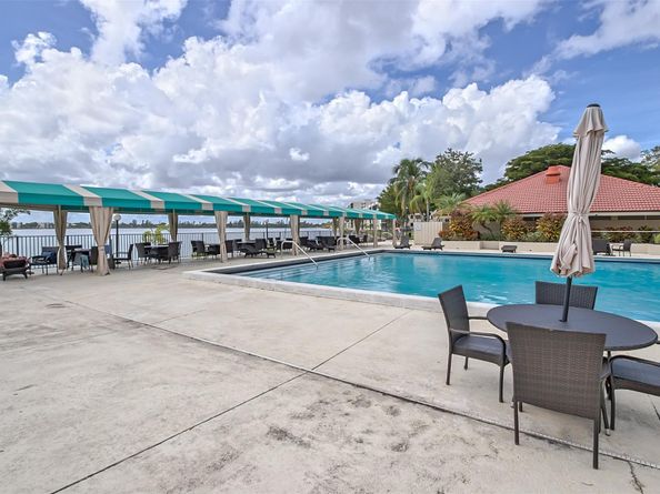 114 Lake Emerald Dr 107, Oakland Park FL 33309