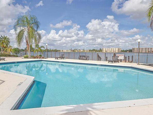 114 Lake Emerald Dr 107, Oakland Park FL 33309