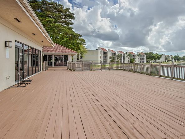 114 Lake Emerald Dr 107, Oakland Park FL 33309