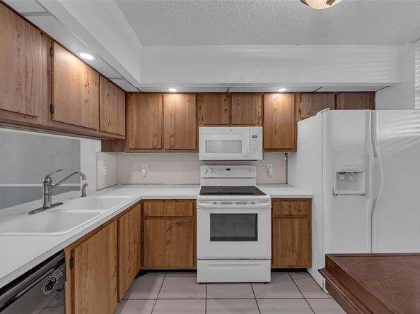 114 Lake Emerald Dr 107, Oakland Park FL 33309