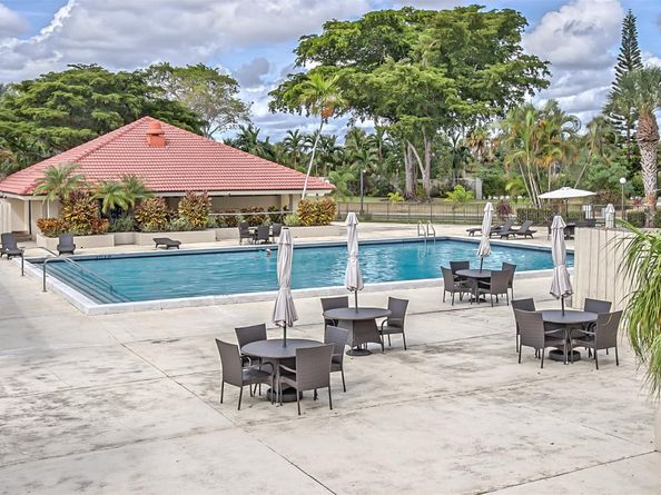 114 Lake Emerald Dr 107, Oakland Park FL 33309