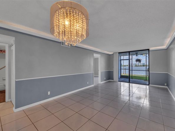 114 Lake Emerald Dr 107, Oakland Park FL 33309