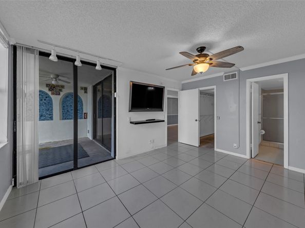 114 Lake Emerald Dr 107, Oakland Park FL 33309