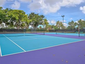 114 Lake Emerald Dr 107, Oakland Park FL 33309